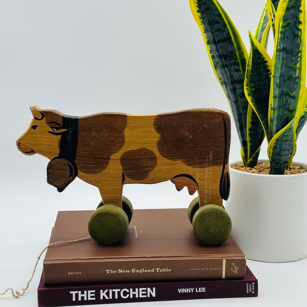 Vintage Wooden Cow Pull Toy Hand Painted Farmhouse Folk Art‎ Decor